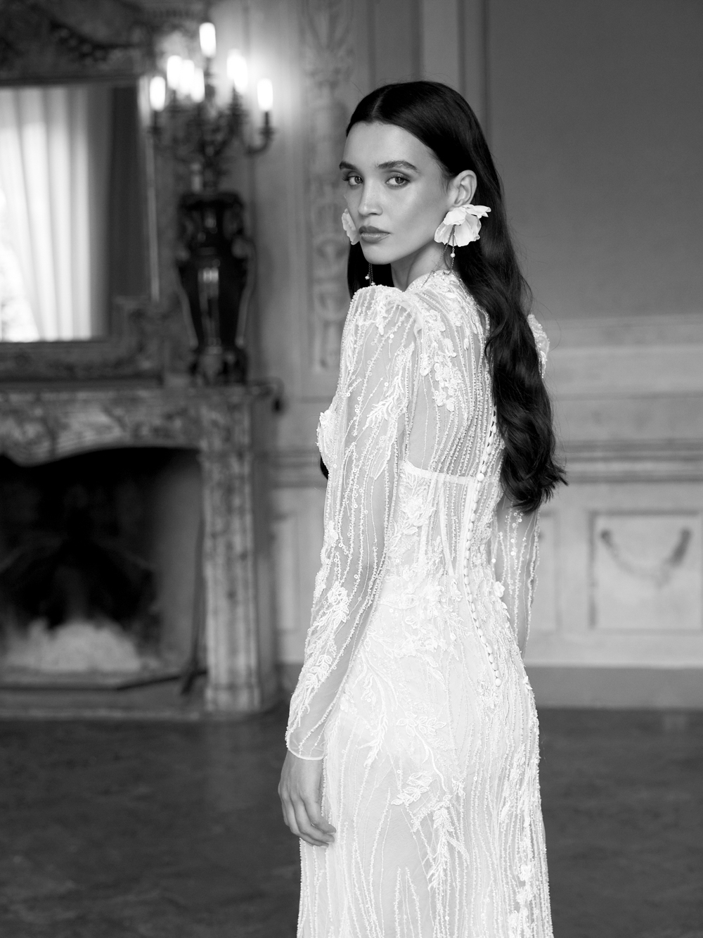 robe de mariée droite en dentelle